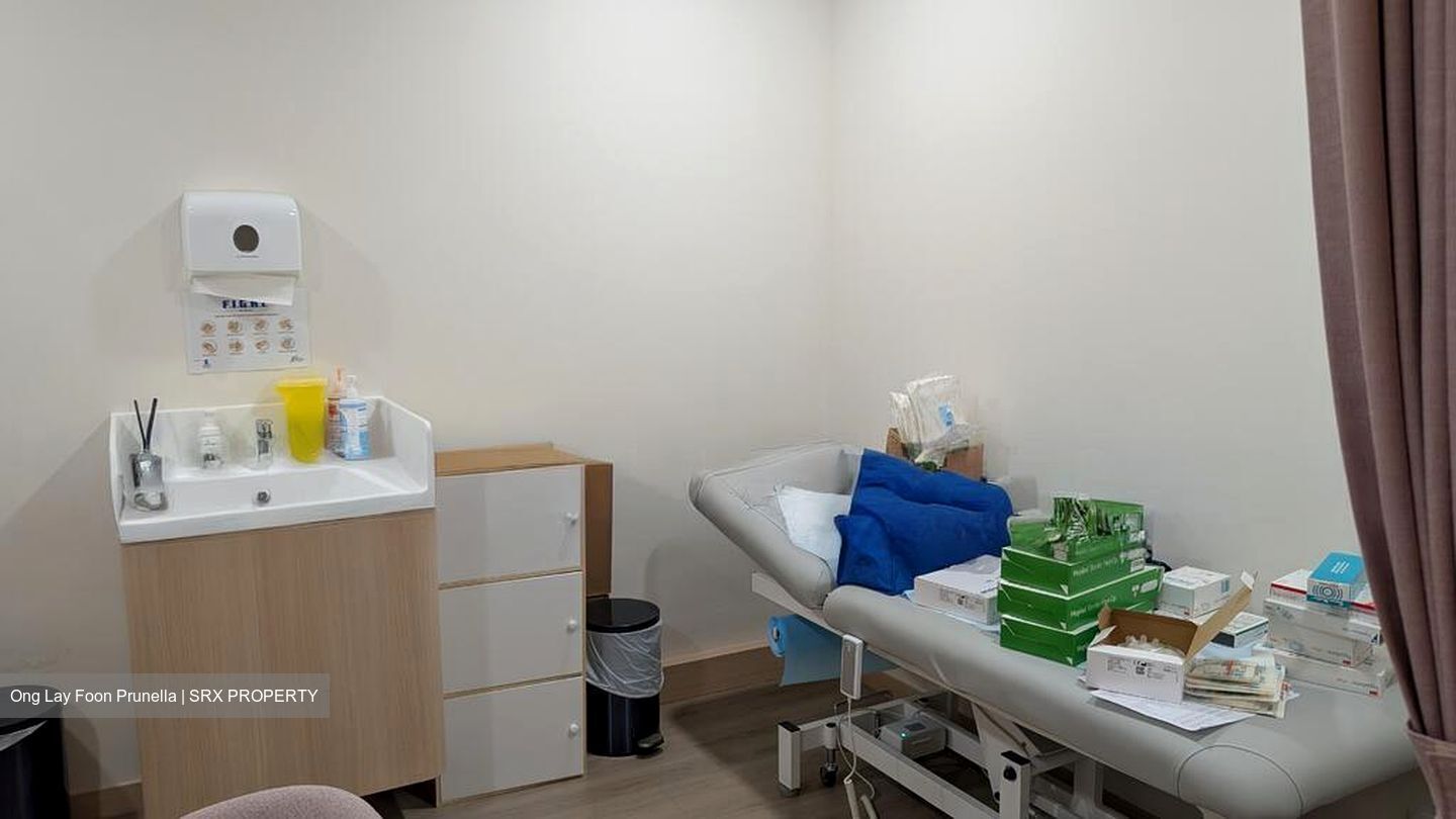 Gleneagles Hospital (D10), Retail #605329751